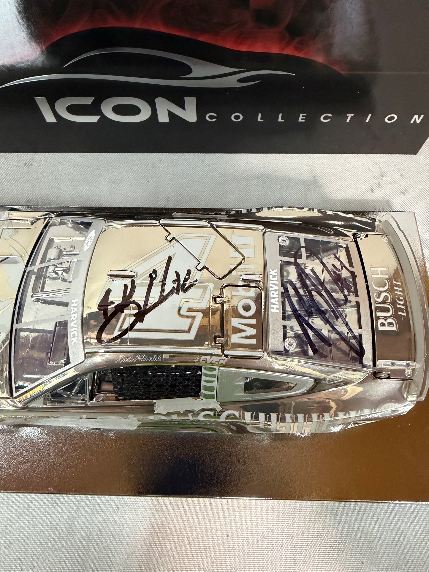 Kevin Harvick #4 2023 Busch Light Beer Icon Elite Dual Autographed Nascar Diecast
