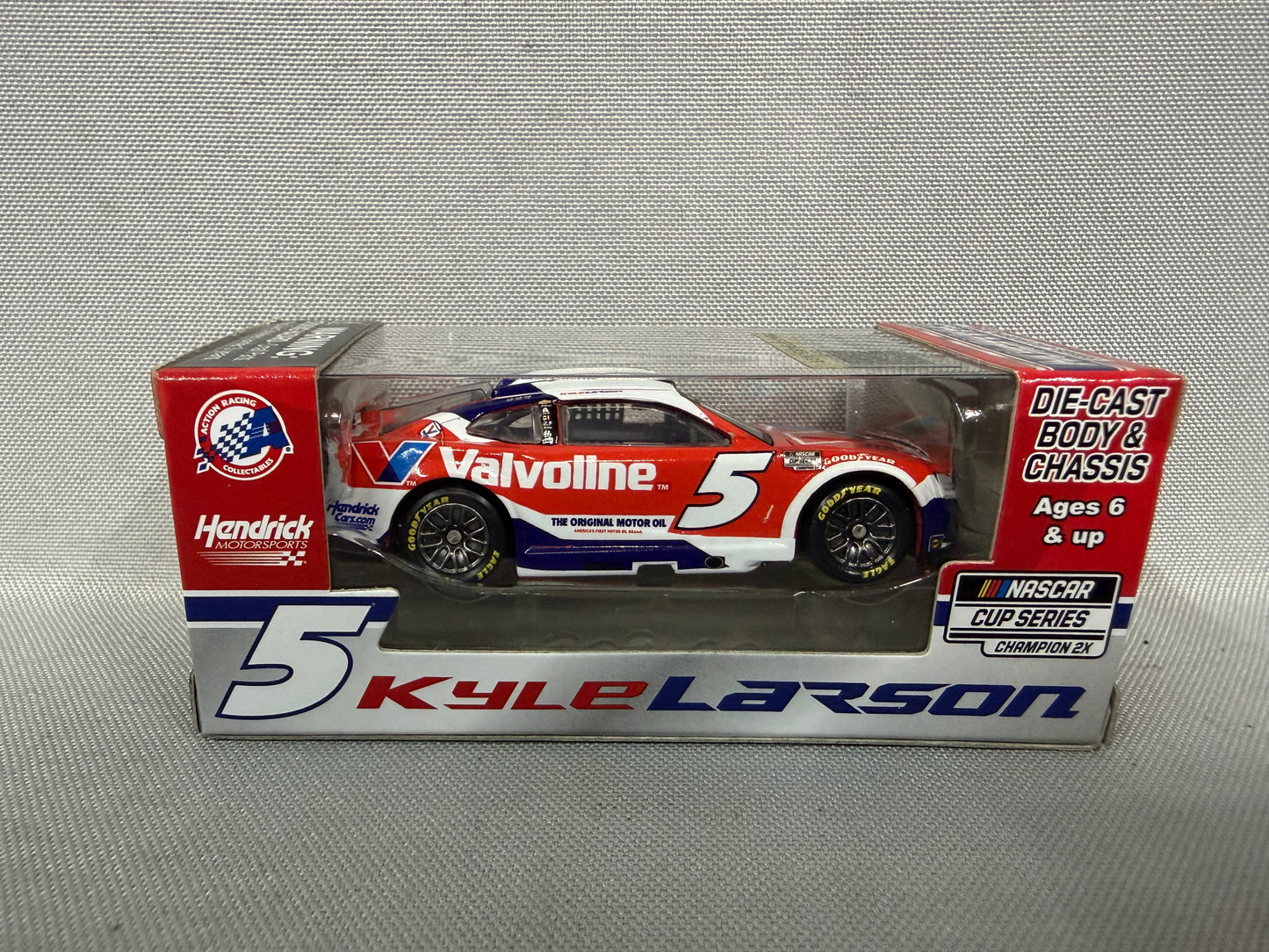Kyle Larson #5 2025 Valvoline Champion Nascar 1/64 Diecast