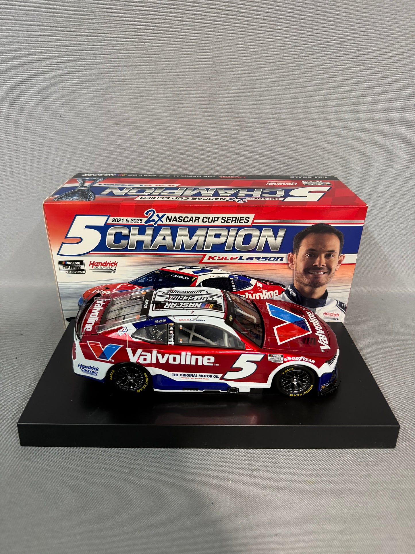 Kyle Larson #5 2026 Valvoline Champion Liquid Color Nascar Diecast