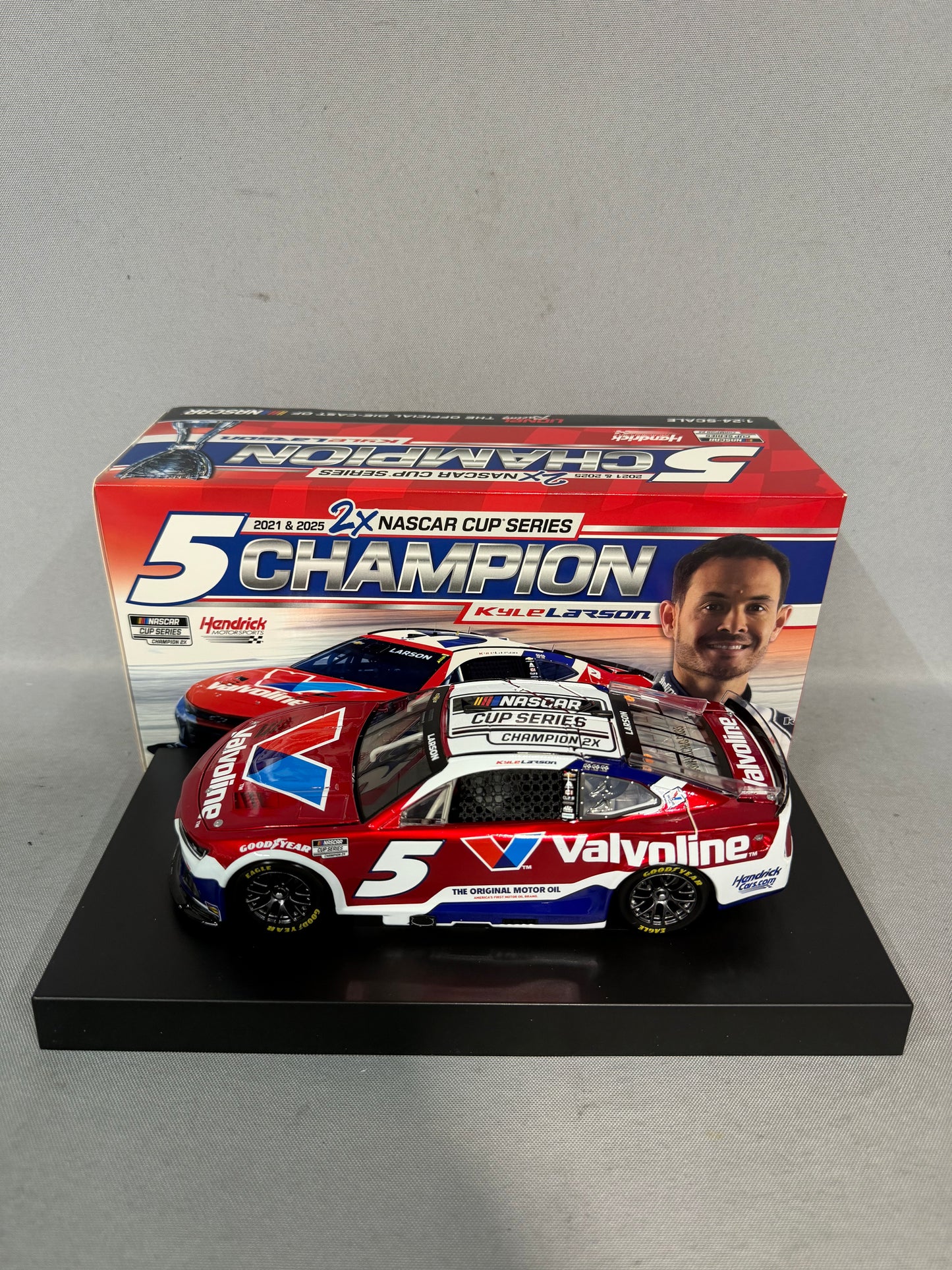 Kyle Larson #5 2026 Valvoline Champion Liquid Color Nascar Diecast