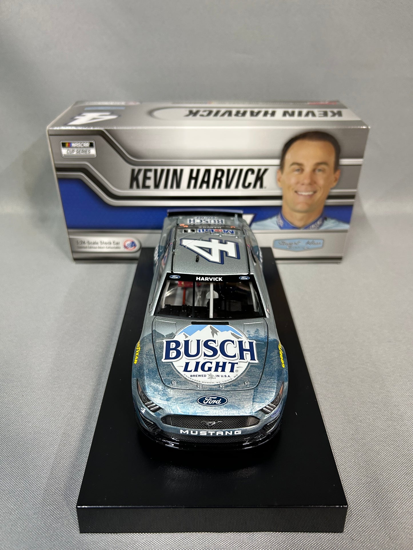 Kevin Harvick #4 2021 Busch Light The Crew Nascar Diecast