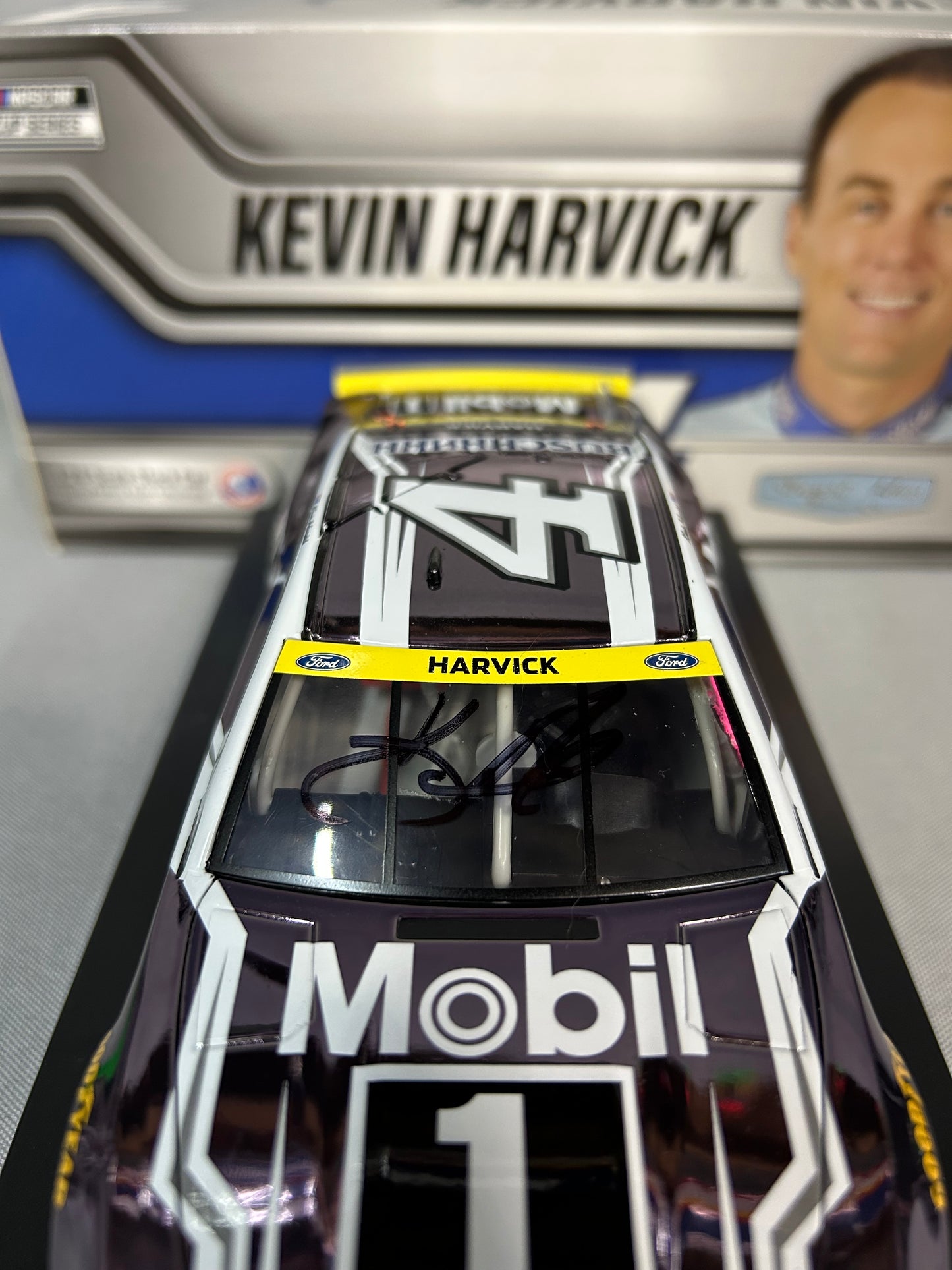 Kevin Harvick #4 2021 Autographed Mobil 1 Fan Vote Color Chrome Din 1 Nascar Diecast