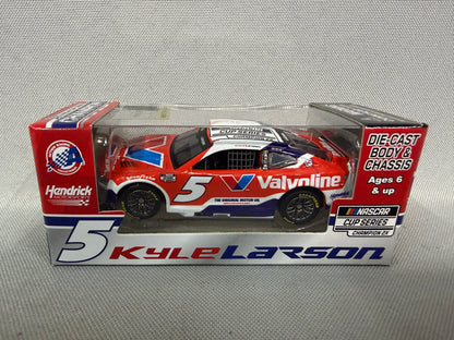 Kyle Larson #5 2025 Valvoline Champion Nascar 1/64 Diecast