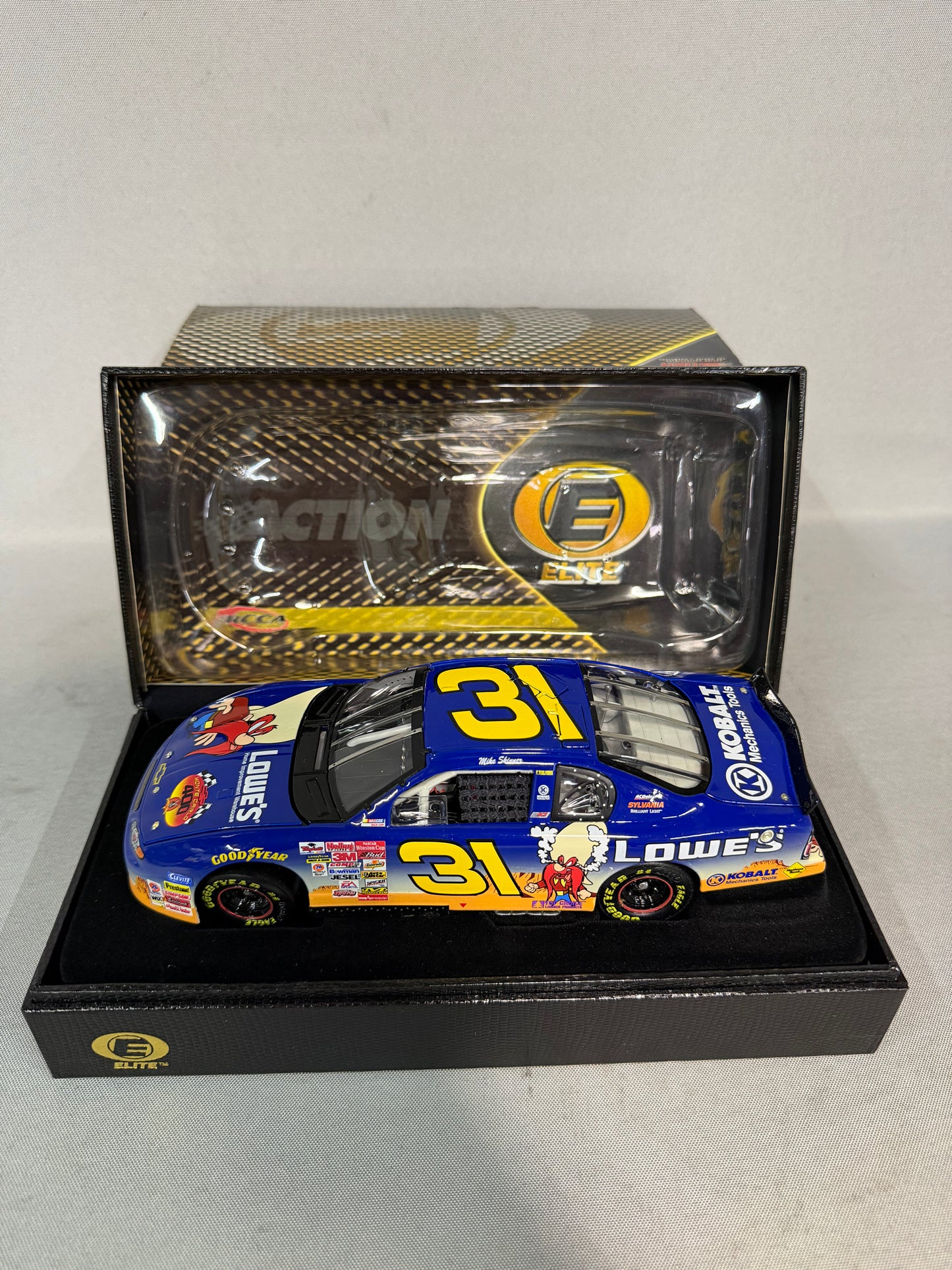 Mike Skinner #31 2001 Lowe’s Looney Tunes Elite Nascar Diecast