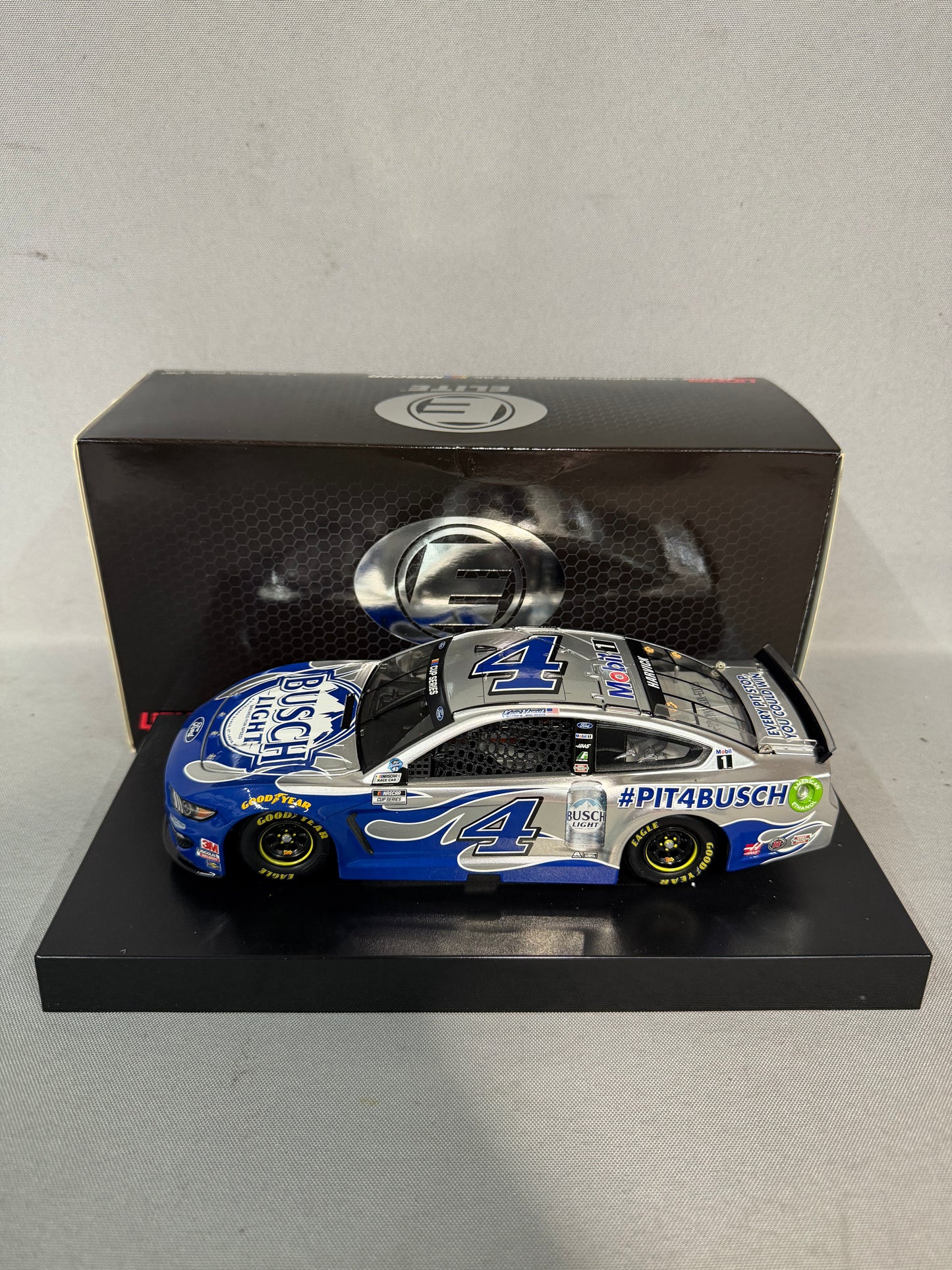 Kevin Harvick #4 2020 Busch Light Pit 4 Busch Elite Liquid Color Nascar Diecast