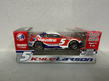 Kyle Larson #5 2025 Valvoline Champion Nascar 1/64 Diecast