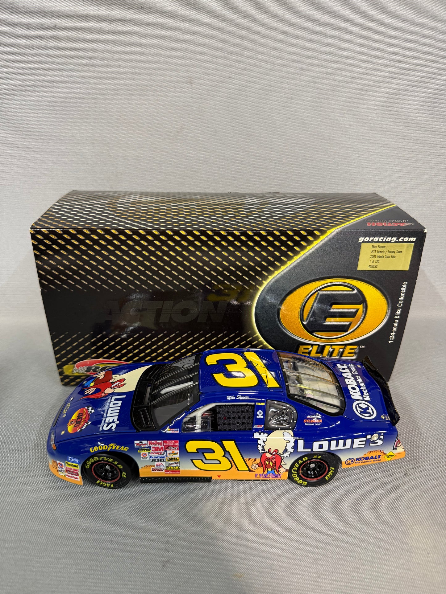 Mike Skinner #31 2001 Lowe’s Looney Tunes Elite Nascar Diecast