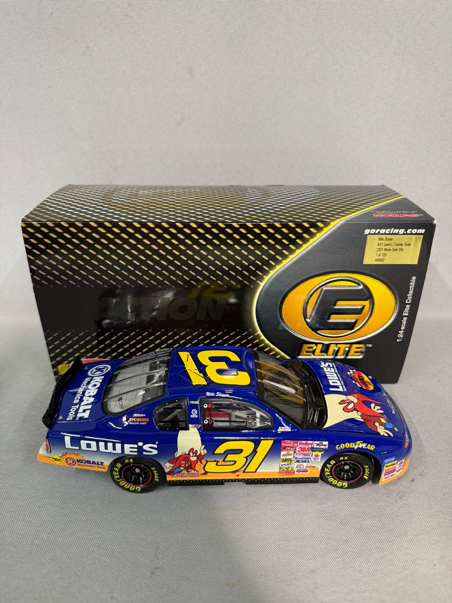 Mike Skinner #31 2001 Lowe’s Looney Tunes Elite Nascar Diecast