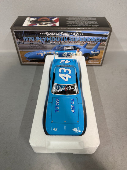 Richard Petty #43 1970 Plymouth Superbird Univeristy of Racing Nascar Autographed Diecast