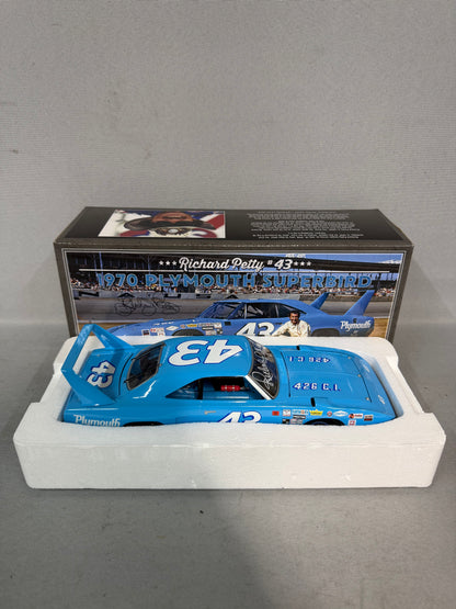 Richard Petty #43 1970 Plymouth Superbird Univeristy of Racing Nascar Autographed Diecast